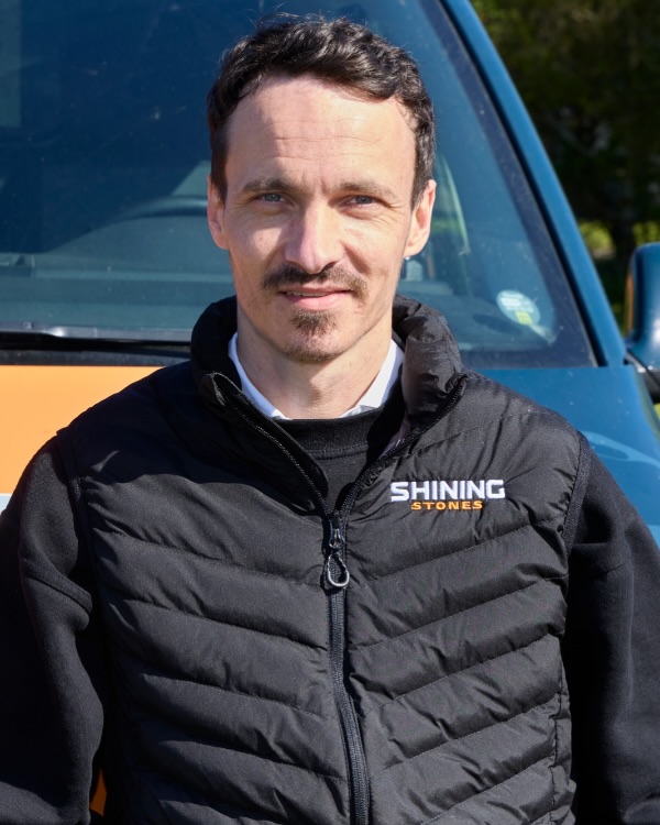 Tony, salgschef hos Shining Stones