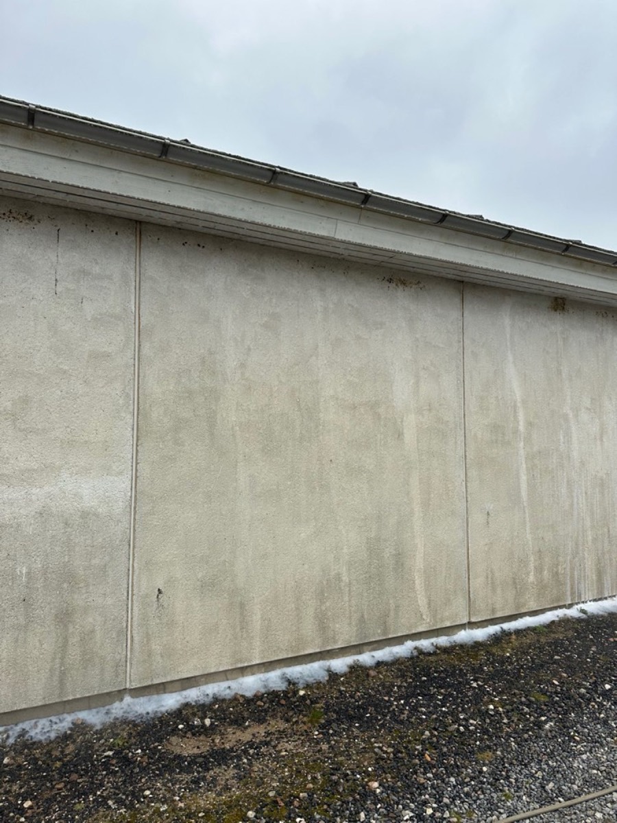 Før: Pudset facade på en længe