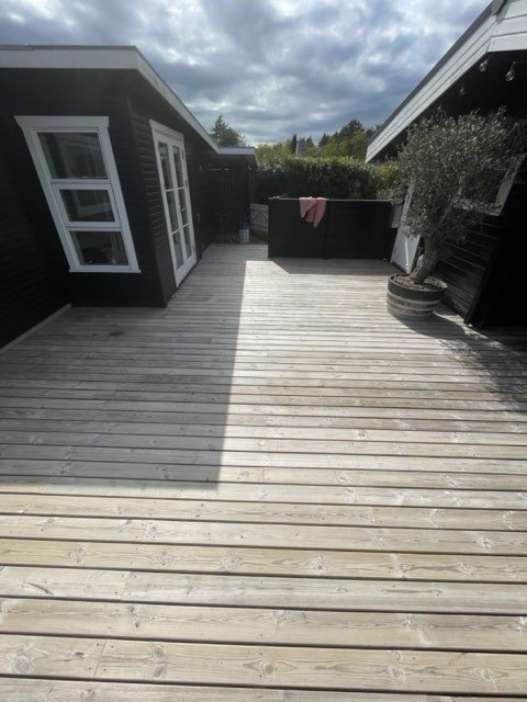 Træterrasse i Vig efter behandling