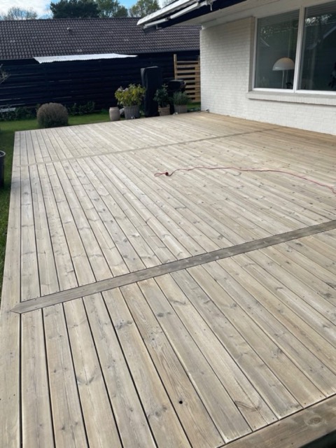 Træterrasse i Farum efter behandling