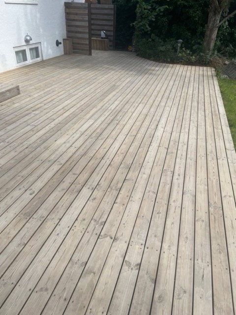 Træterrasse i Allerød efter behandling